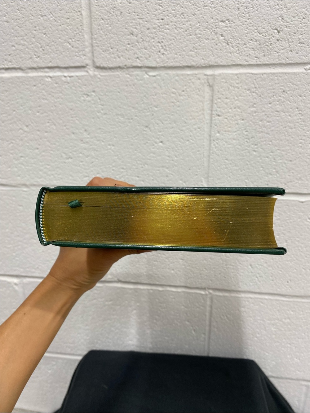 Charles Dickens Oliver Twist Collectible Green Hardcover | Gilt Edges - Picture 7 of 10